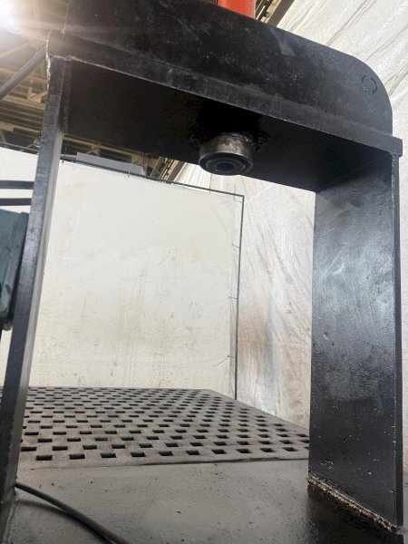 60" X 60" ACORN WELDING TABLE WITH STAND &amp; HYDRAULIC PRESS: YOBRO #26119