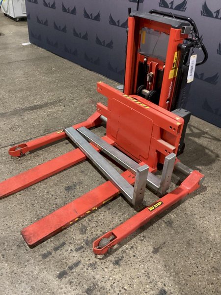 INTERTHOR ELFSR1001/890 ELECTRIC POWERED PALLET JACK