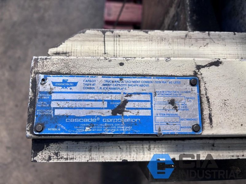 2,500 LB. CASCADE MODEL 25D-CCB-145 HYDRAULIC CARTON CLAMP