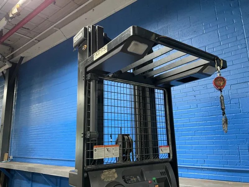 Crown 3000 Lbs Electric Order Picker - Sp3520-30