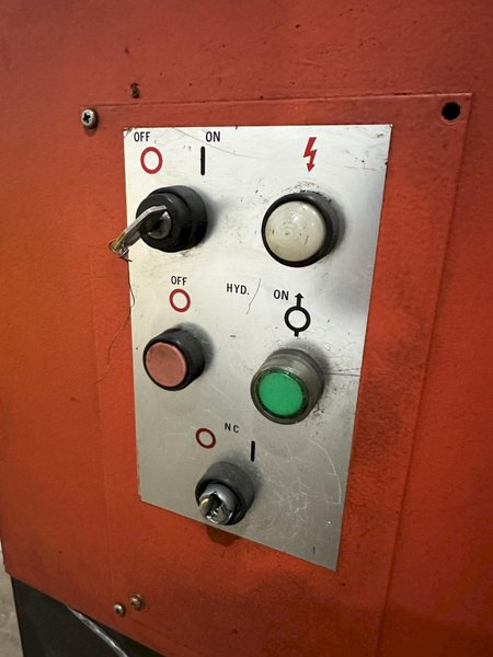 100 TON x 10' AMADA MODEL #RG-100 HYDRAULIC PRESS BRAKE NC9-EXII CONTROL, 1994: STOCK #19752