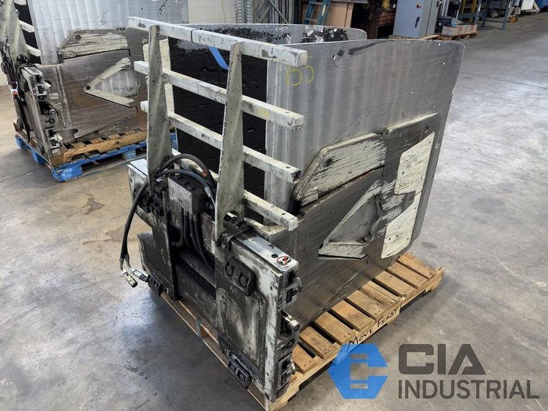 2,500 LB. CASCADE MODEL 25D-CCS-35AR1 HYDRAULIC CARTON CLAMP ATTACHMENT