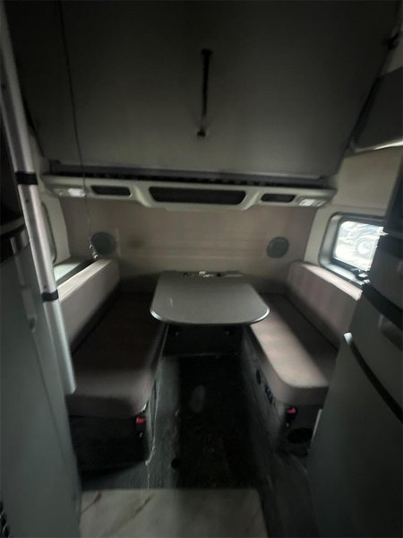 2022 Volvo VNL64T860 4V4NC9EJ2NN303105