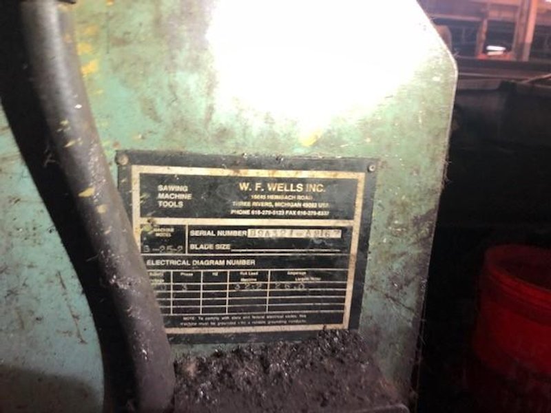 25" X 36" W.F. WELLS INC B-25-2 HORIZONTAL BAND SAW WITH 80' POWERED ENTERY CONVEYOR AND 32' POWERED EXIT CONVEYOR