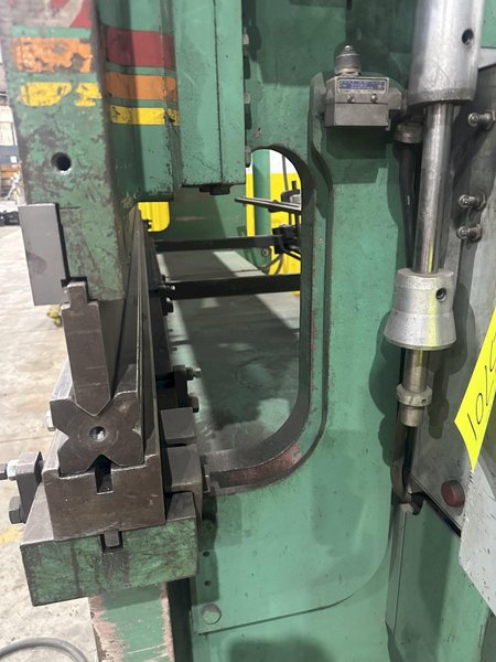 130 TON x 12' ACCURRESS MODEL #713012 HYDRAULIC PRESS BRAKE: STOCK #23701