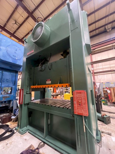 300-ton Niagara SE2-300-84-48 UH, 330 ton Straight Side Double Crank Mechanical Metal Stamping Press For Sale, Year 1992