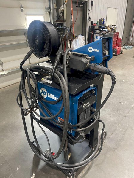 MILLER ALT 304 SERIES ARC WELDER WITH FEEDER USED
