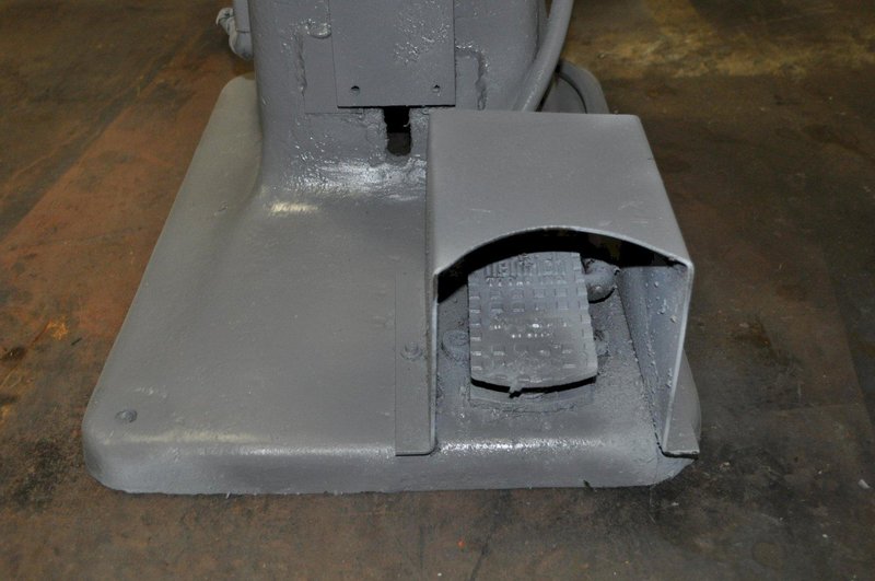 GRANT ORBITAL SPIN RIVETER MODEL 220