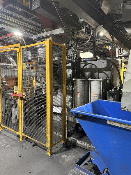 2019 Sinto model FDNX-I left hand automatic molding machine s/n 19605412010, with hydraulic system , controls, approx. mold count 725,834, feed belt conveyor with drive