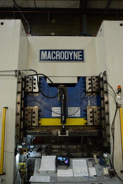1500 TON MACRODYNE HYDRAULIC PUNCH PRESS, NEW 2004: STOCK #10046