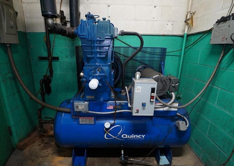 QUINCY MODEL #QR-390 TWO STAGE TANK MOUNTED RECIPROCATING AIR COMPRESSOR: YOBRO #24621