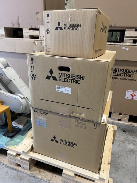 Mitsubishi RV-7FR-D 15.4lb Industrial Robot System For Sale - New In Box