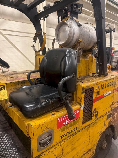 22,000 LBS ROYAL MODEL #TA220 LP GAS FORKLIFT: YOBRO #26400