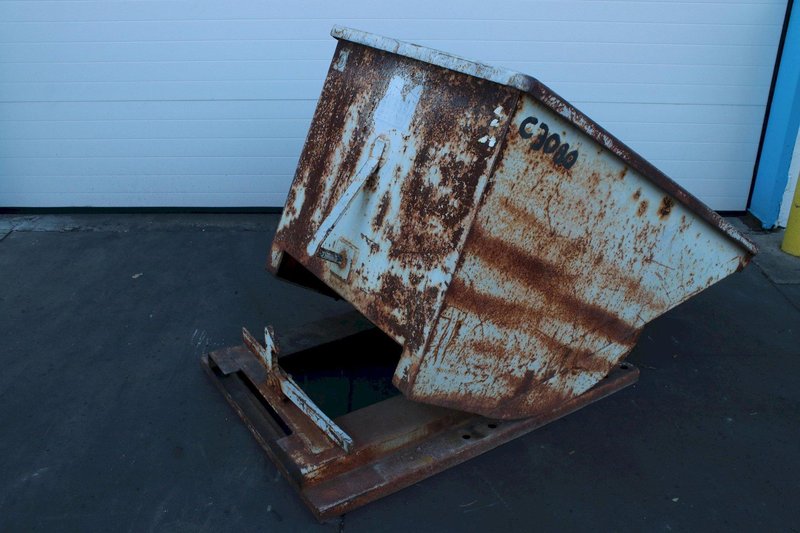 WRIGHT 3/4 YARD CAPACITY SELF DUMPING HOPPER: STOCK #75963