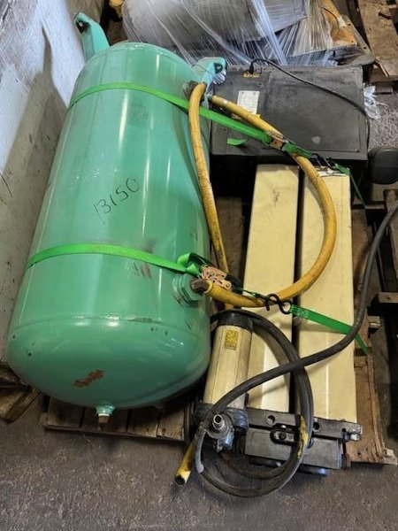 2007 Sinto model scc-90-a vertically parted cold box core cell s/n scc-0011-00 with recieving hopper, scc90 core machine with enclosure and controls