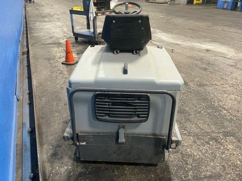Advance 36” Floor Sweeper - Advance Sr 1100