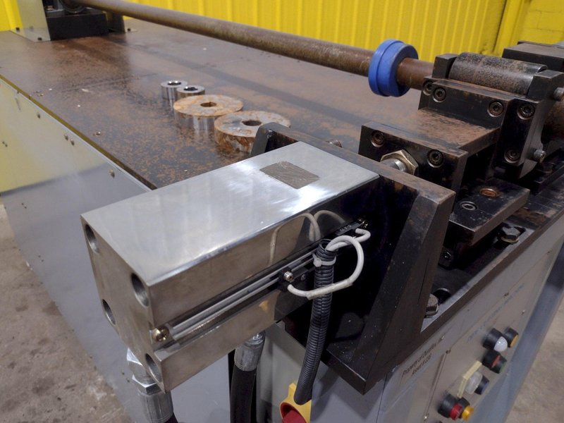 DURAFLEX MANDREL TYPE PIPE CUTTING MACHINE: STOCK #19328