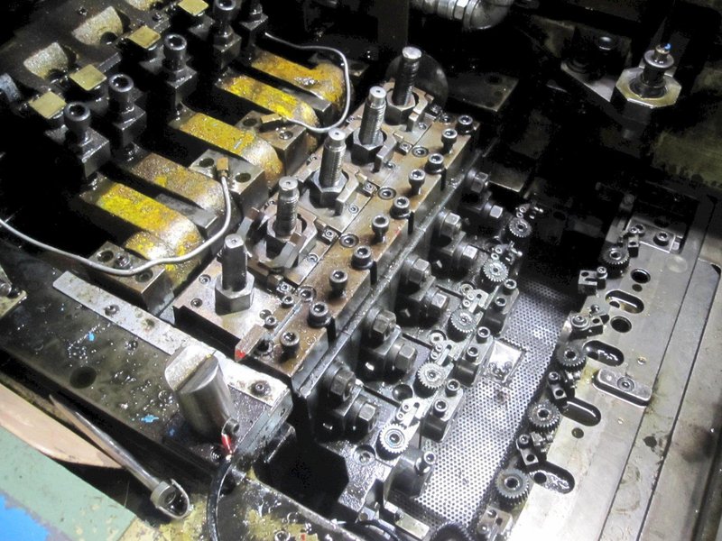 Jern Yao Model JNFP 14B5S Five Die High Speed Nut Former
