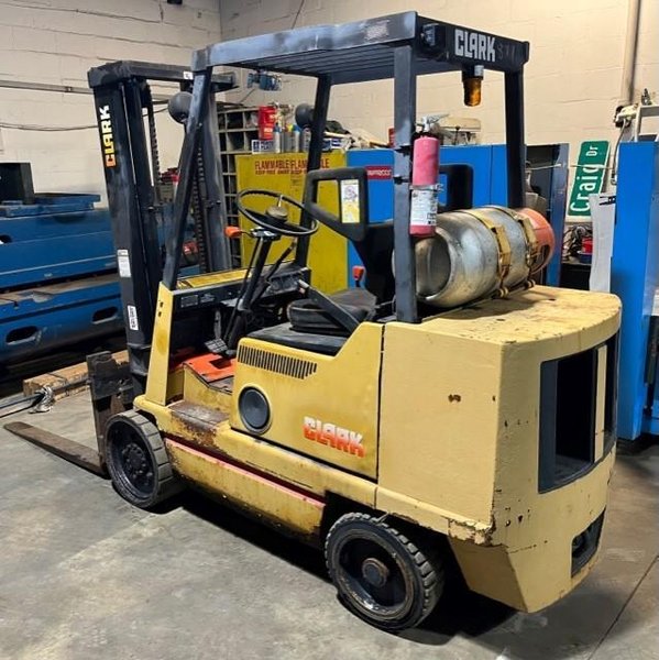 6,000 LBS CLARK FORK TRUCK MODEL GCS30MB #3360