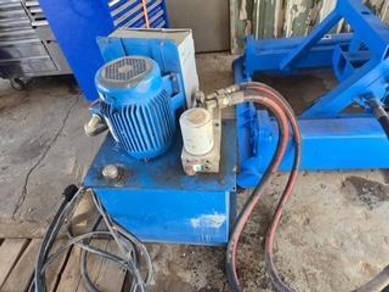8" OPI (OILFIELD PRODUCTS) MODEL #BU-63 HYDRAULIC MAKE-UP &amp; BREAK-OUT PIPE/TUBE MACHINE: STOCK #24492