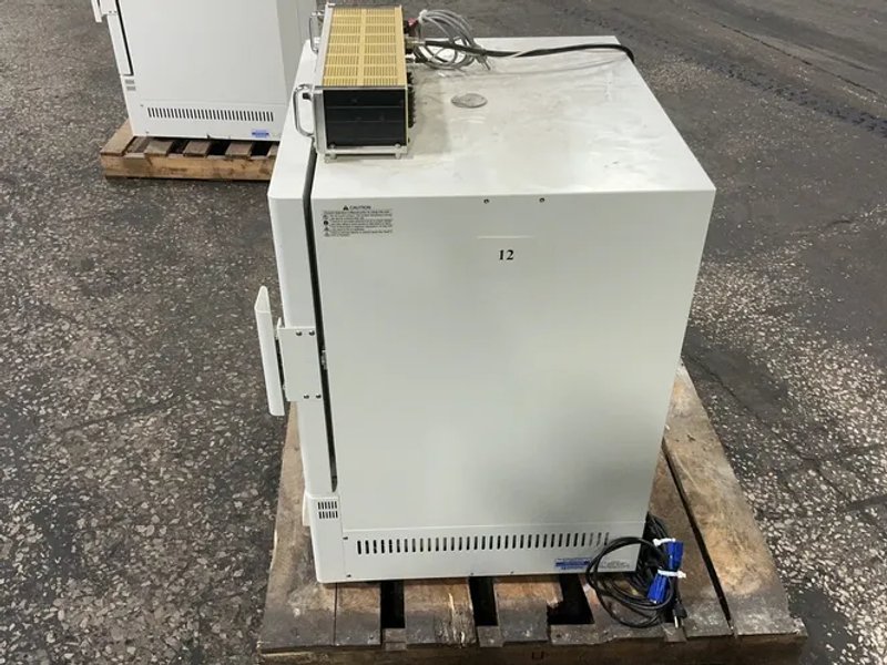 Yamato 19" X 22" X 19" Convection Oven - Dkn600