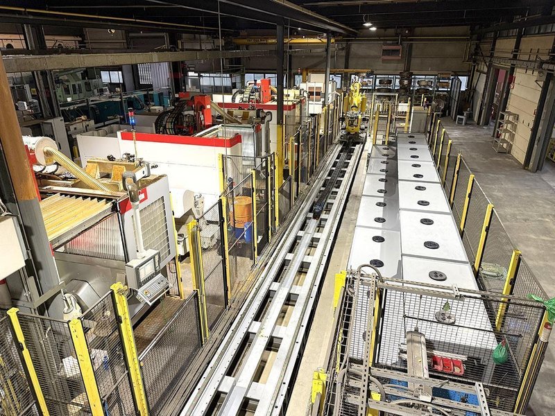 Fanuc - Robot + 3 Breton machining centers 5 axes