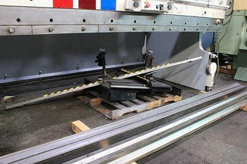 350 TON X 12' PACIFIC HYD. MODEL#FF350-12-I PRESS BRAKE W/ HURCO 5C BACK GAUGE