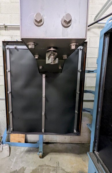New Automatic Spinner Hanger Single Swing Door Shot Blast Machine