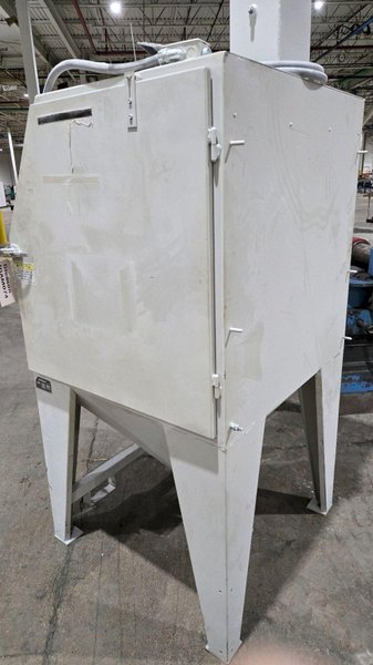 CLEMCO PULSAR PRESSURE BLAST CABINET 600 CFM USED