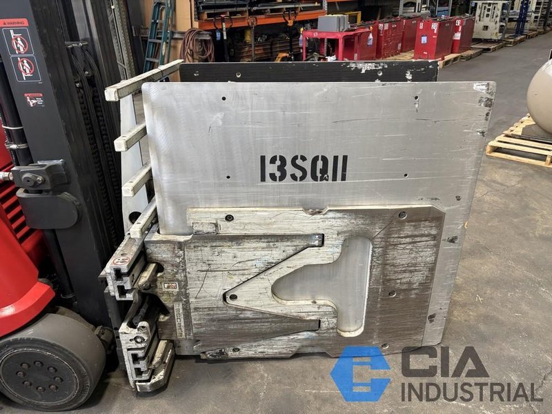 2,500 LB. CASCADE MODEL 25D-CCS-350 HYDRAULIC CARTON CLAMP ATTACHMENT