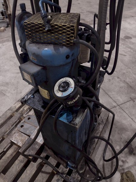 72" WIDE BEAM ENERPAC HYDRAULIC CLAMPING FIT-UP TACKING PRESS, FOR WELDING I-BEAMS: STOCK #20541