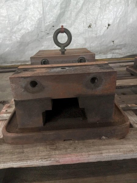 12" KURT HEAVY DUTY MACHINE VISE. STOCK # 0996224
