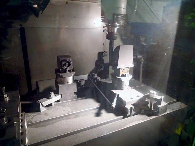 Makino SNC64-A15 Graphite Mill VMC, 1996 – Video Available