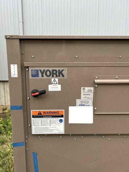 York YCUL0072EE Rooftop HVAC Unit (2019) – 72 Ton Dual-Circuit Air-Cooled Chiller (460V, R-410A)