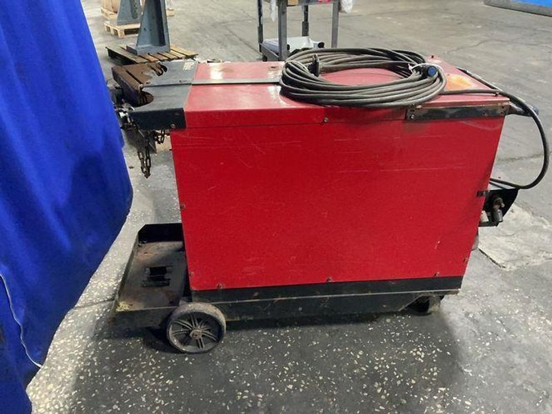 Lincoln Electric 600 Amps Welder - Idealarc Dc-600