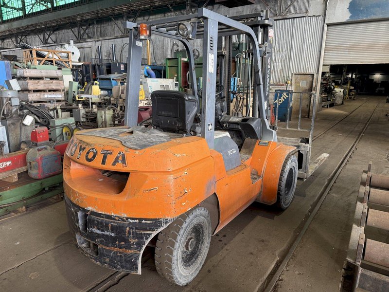 7300 LBS TOYOTA MODEL #7FGU35 DUAL FRONT TIRE GAS FORKLIFT: YOBRO #24550