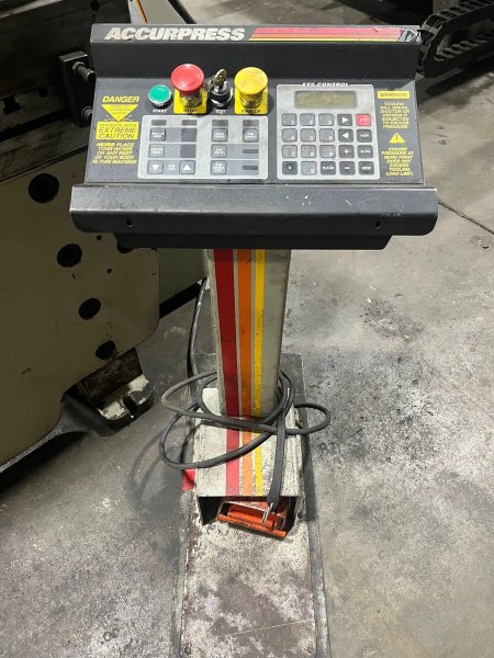 USED ACCURPRESS 130 TON X 10' HYDRAULIC CNC PRESS BRAKE MODEL 713010 Year: 2000