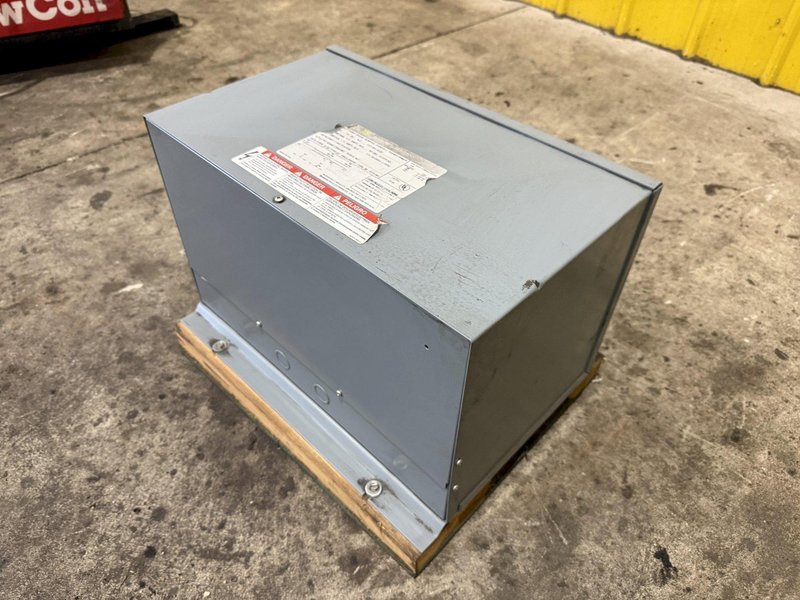 9 KVA SQUARE D ELECTRICAL 3 PHASE TRANSFORMER 480 DELTA <-> 208Y/120 VOLT: YOBRO #24141