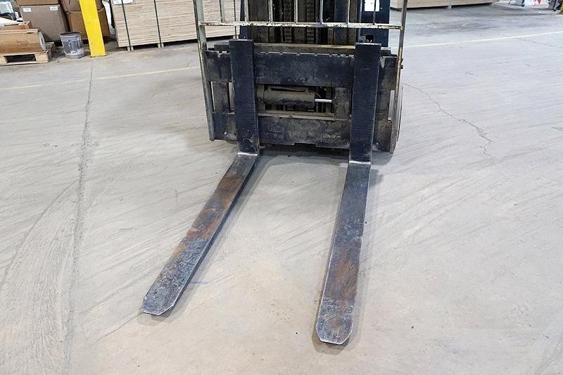 11,000 LBS YALE MODEL GLC-120 LP GAS FORKLIFT: YOBRO #24713