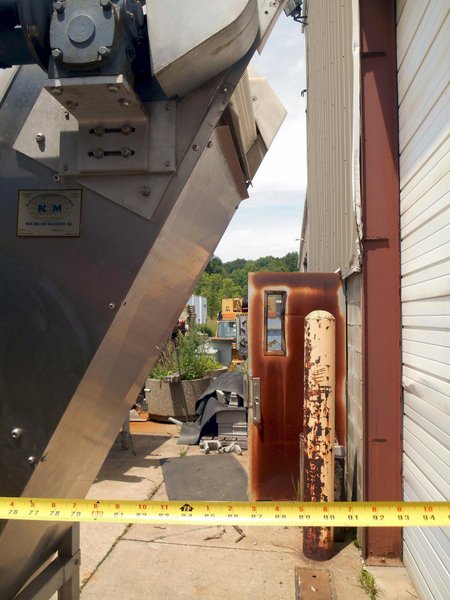 New England Machinery | S.S. Bottle Unscrambler w/ S.S Incline Conveyor