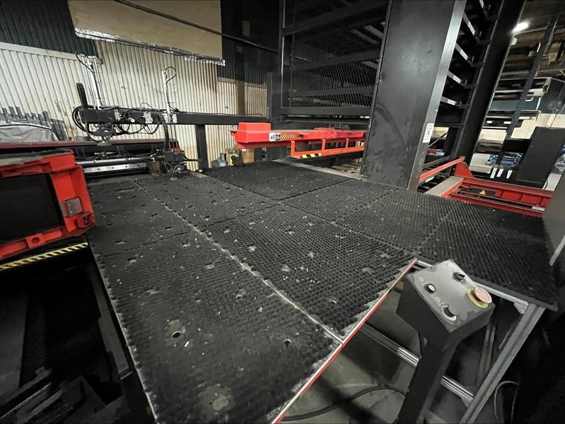 22 Ton Amada EM2510NT Turret Punch, 2006