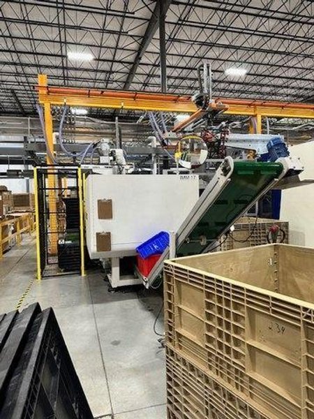 Tederic 537T Injection Molding Machine – 9.2oz Shot Size – 2022 System with 3-Axis Robot, Conair Support Equipment