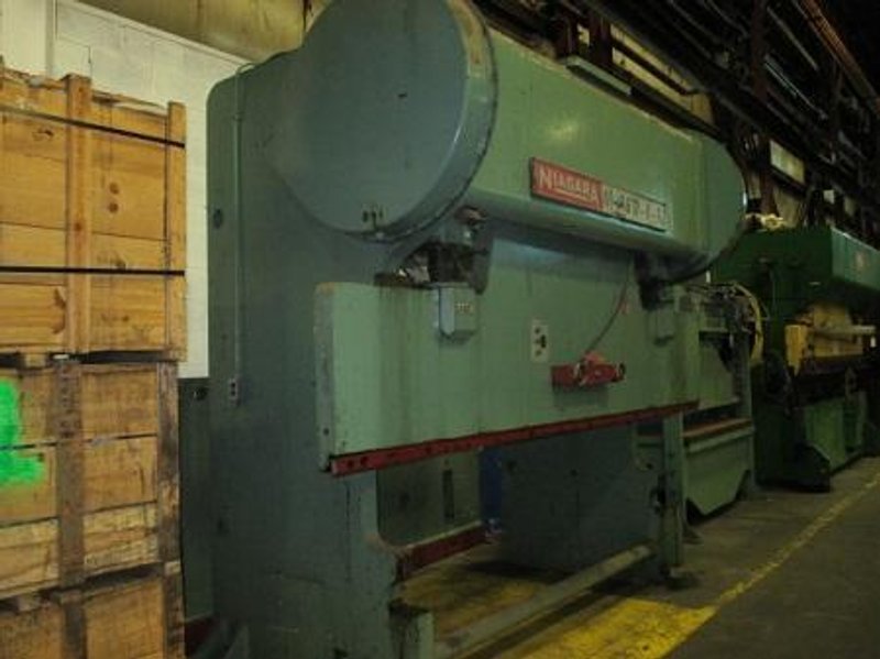 260 TON NIAGARA MODEL #N-260-8-12 PRESS BRAKE