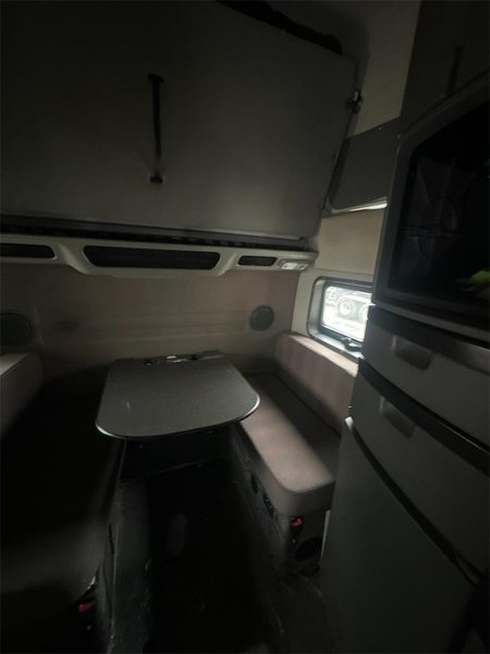 2022 Volvo VNL64T860 4V4NC9EJ2NN303105