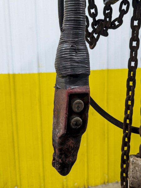 2 TON MILWAUKEE MODEL #9573 ELECTRIC CHAIN HOIST 110V SINGLE PHASE: STOCK #19859