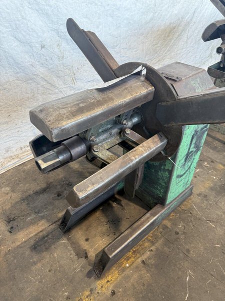 2500 LB X 12" AMERICAN MODEL 60 UNCOILER. STOCK # 0884225