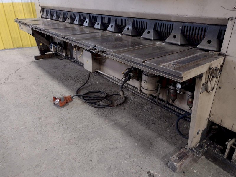 12' X 1/4" CINCINNATI NO. 2500X12 HYDRAULIC POWER SQUARING SHEAR. STOCK # 1006725