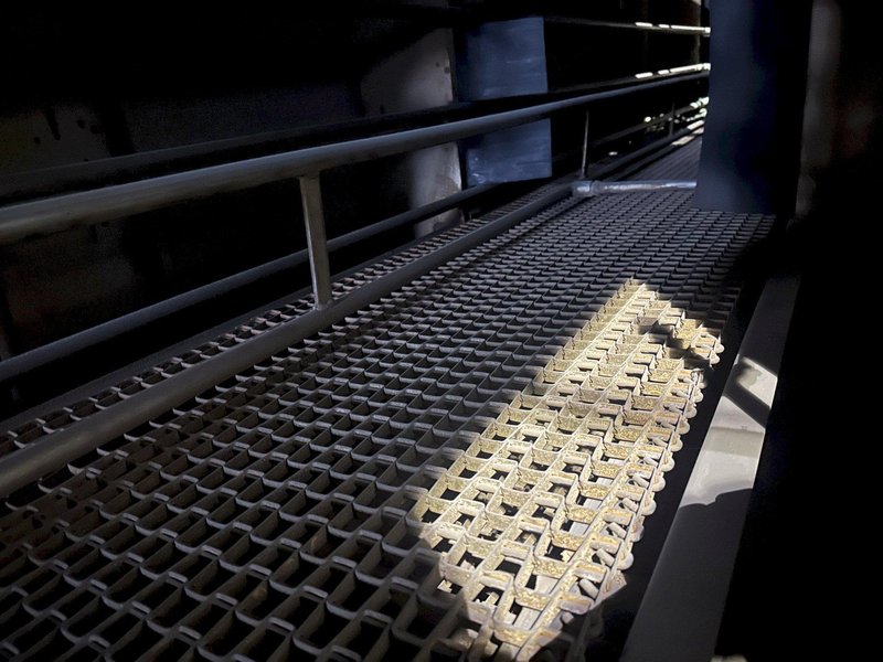 24" X 50" DUNNAGE WASH SYSTEMS 3-STAGE STAINLESS STEEL PASS THRU CONVEYOR TOTE / PALLET WASHER: STOCK #14892
