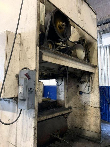 275 TON KOMATSU OBW 250-2 GAP FRAME DOUBLE-CRANK PRESS. STOCK # 2299719