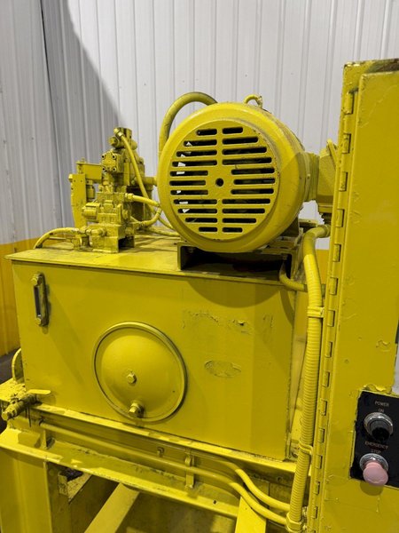 30" X 36" SELCO MODEL #HSO-107-A AUTO-TIE HORIZONTAL HYDRAULIC BALER: YOBRO #24559